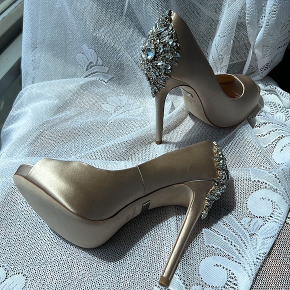 Badgley Mischka Kiara Embellished Peep-toe Pump LATTE - Picture 14 of 16